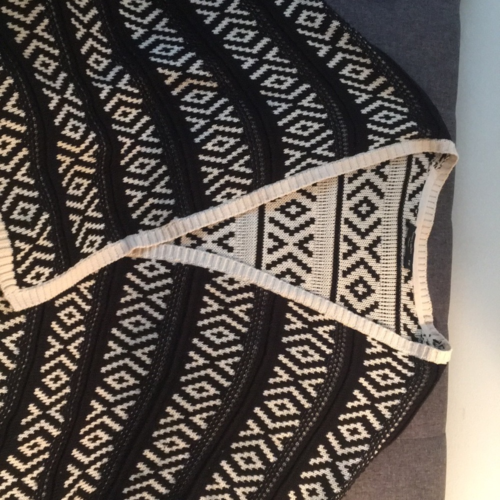 Poncho/ cover black and white